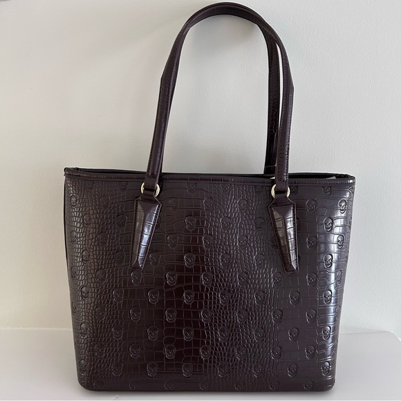 Betsey Johnson Skull Embossed Tote XOTOTO Chocolate Brown NWT - Picture 4 of 5